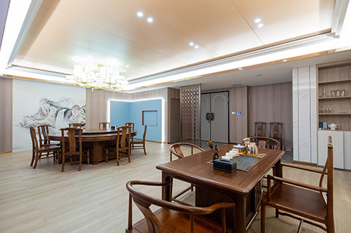 丰富文化，倾心关怀